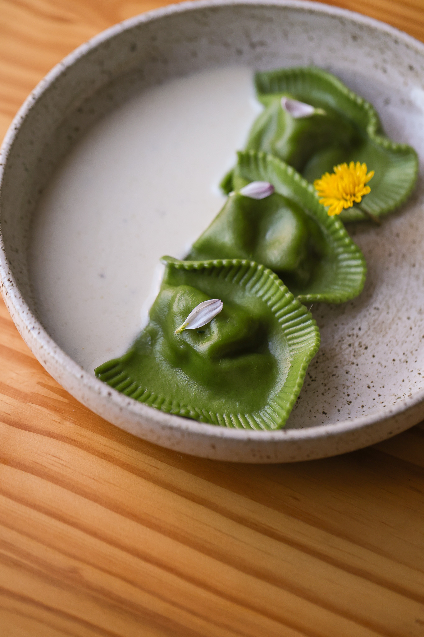 Ravioloni de Palmito com Alho Poró e Mussarela